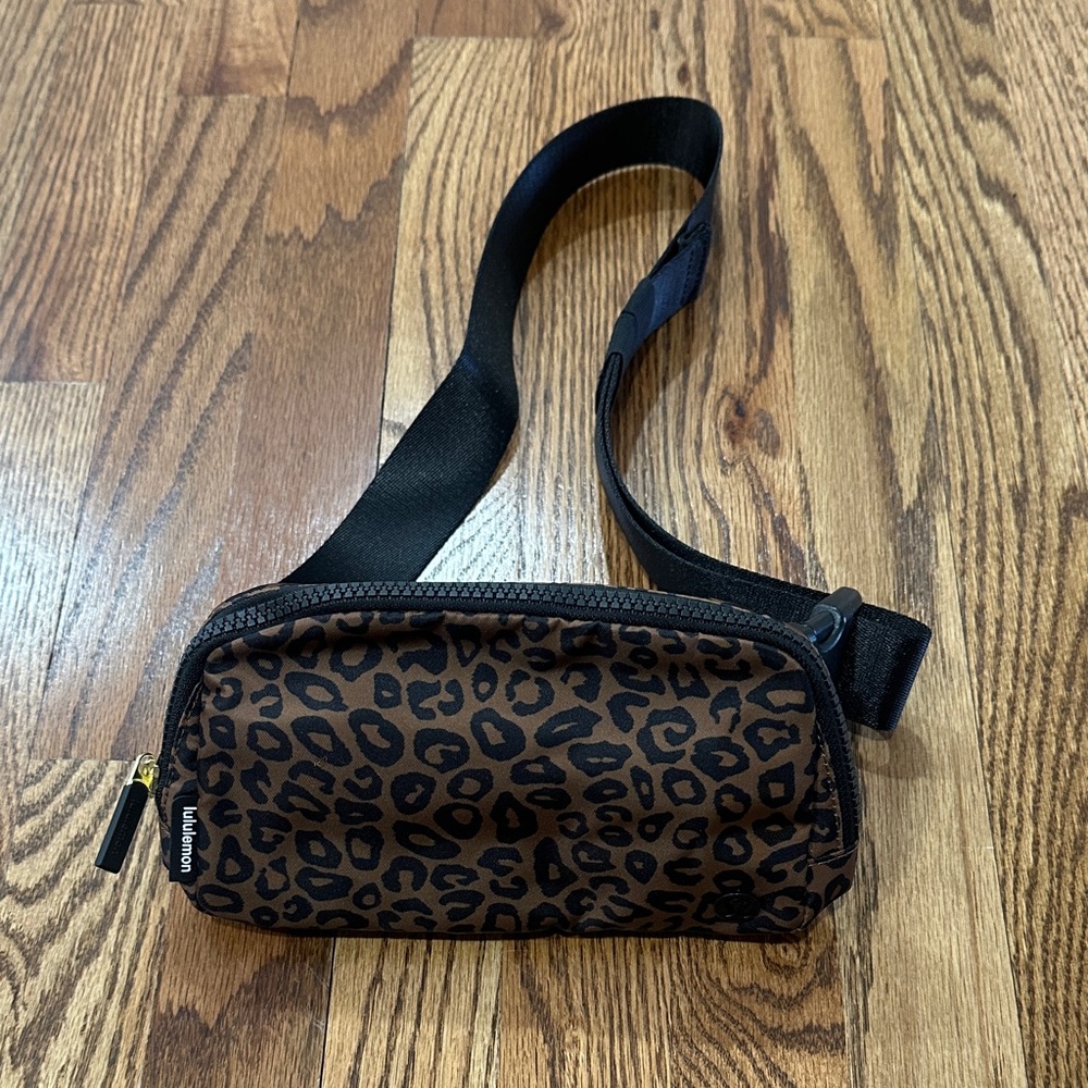 Lululemon Everywhere Belt Bag - brown black print. New just no tags.